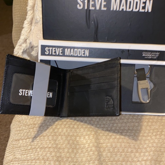 ♣️NWT Steve Madden RFID Genuine Leather Billfold Wallet & Key FOB - Picture 4 of 11